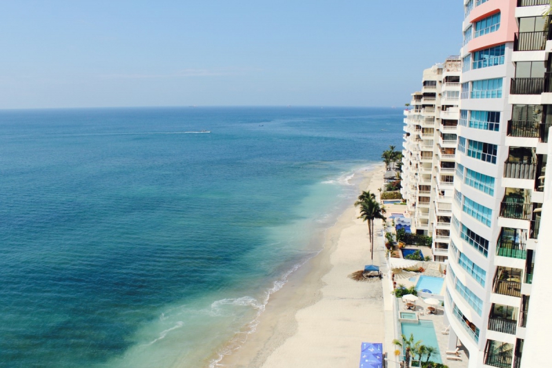 chambre-hote-LA COLLE SUR LOUP-min_beach_ocean_shore_hotel_palm_tree-33726